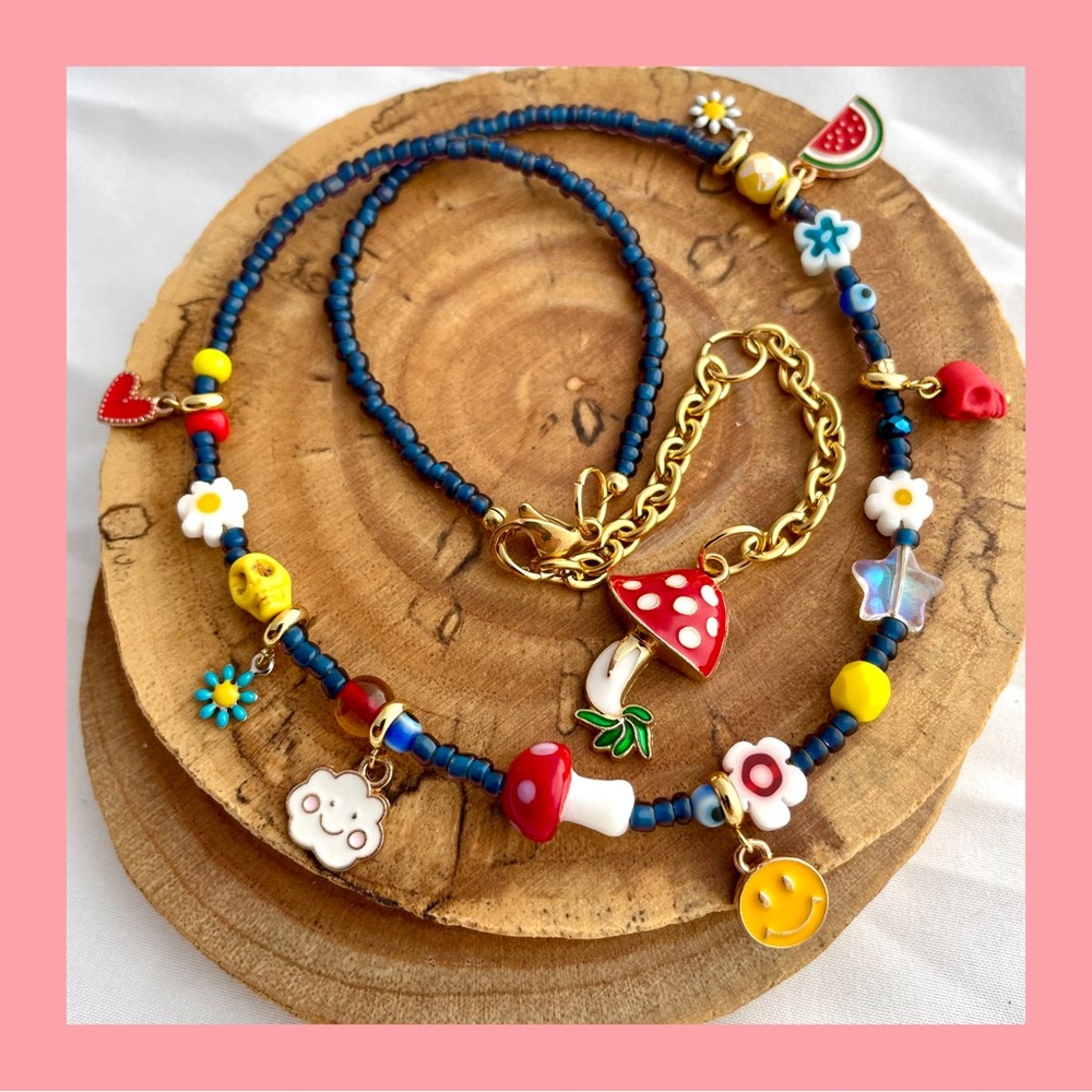 🍄 Delicate choker necklace with charms, one of a kind!